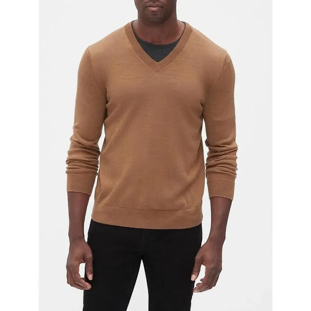 Men’s Banana Republic 100% Merino Wool V Neck Sweater - Fall Cozy Sweater